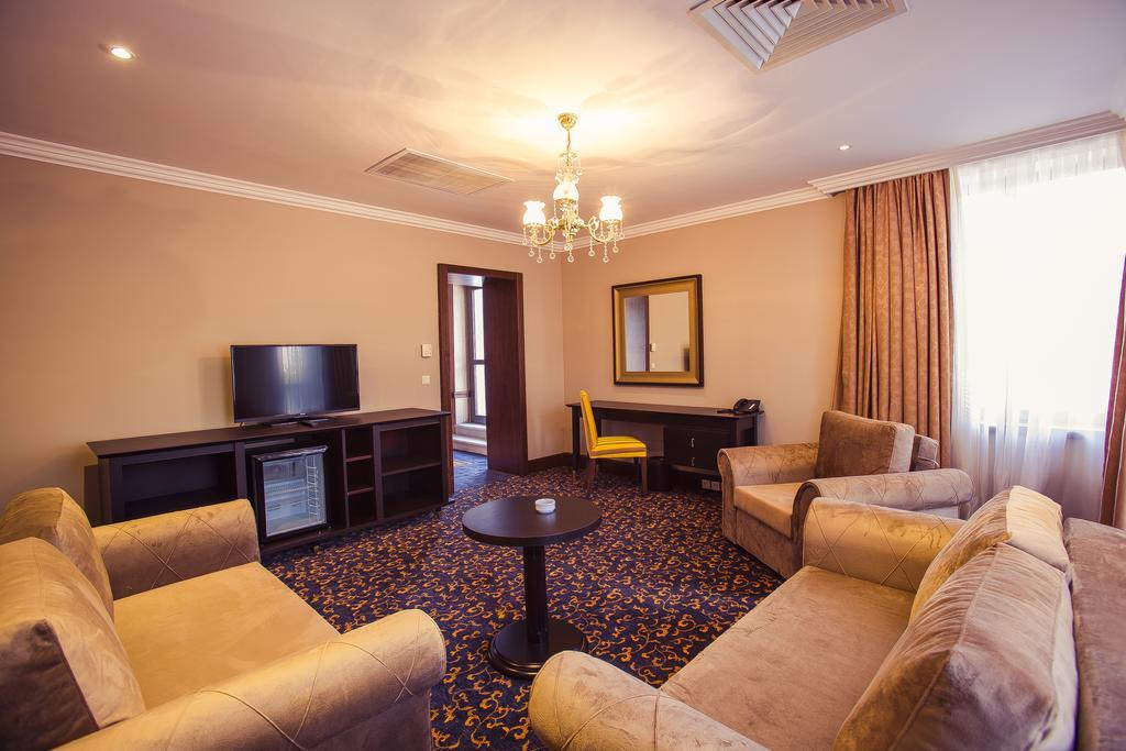 Hotel Intourist Palace Batumi Bilik gambar