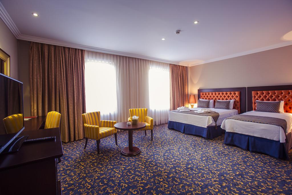 Hotel Intourist Palace Batumi Bilik gambar