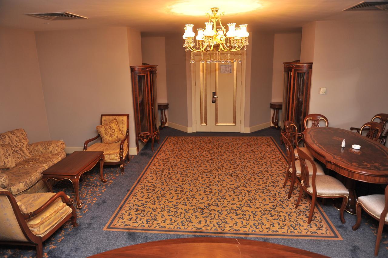 Hotel Intourist Palace Batumi Bilik gambar