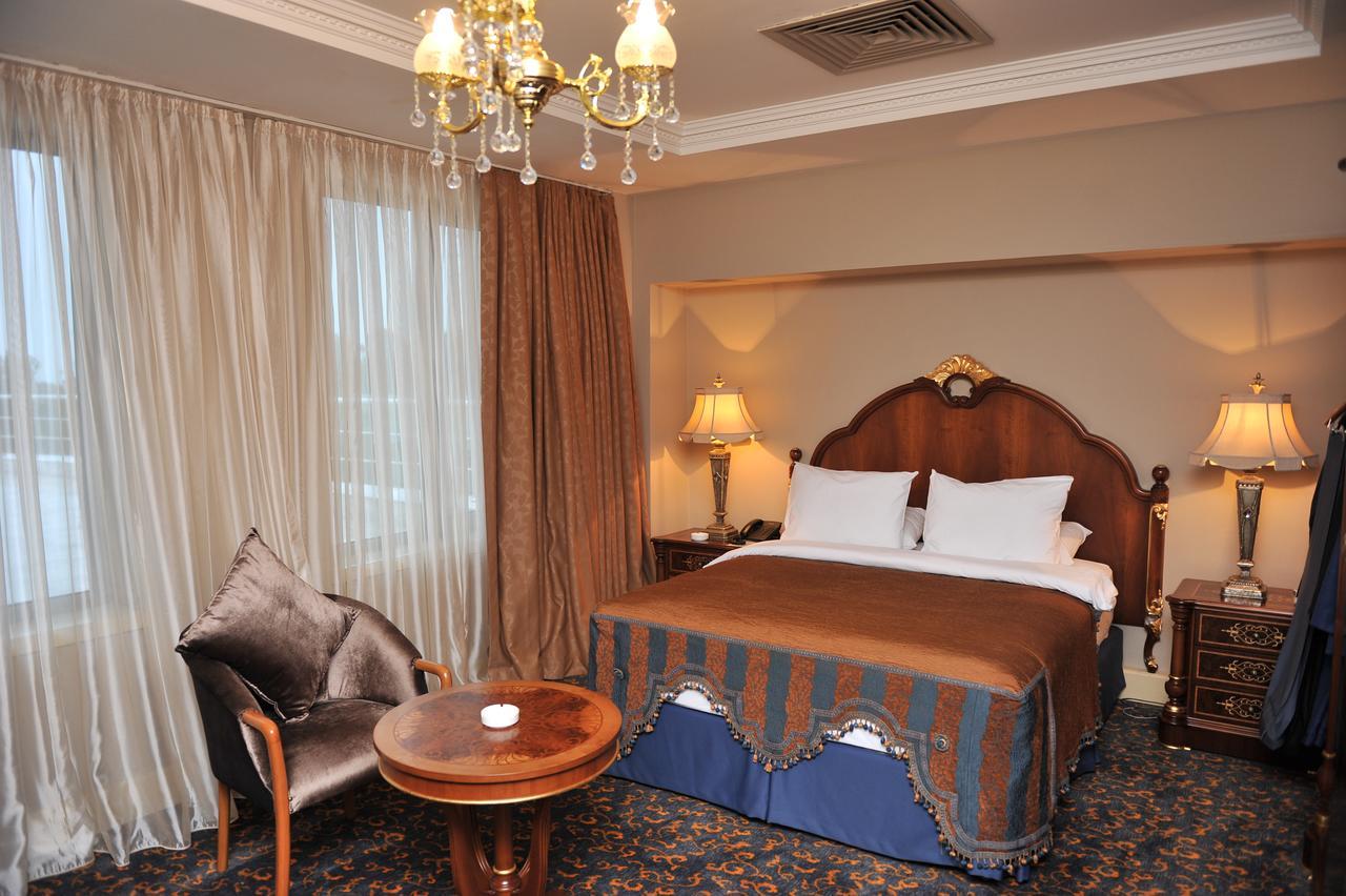 Hotel Intourist Palace Batumi Bilik gambar